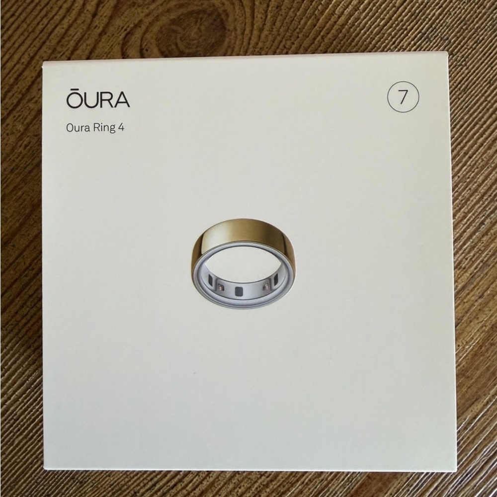 Oura Ring 4 Gold and White - Size 7